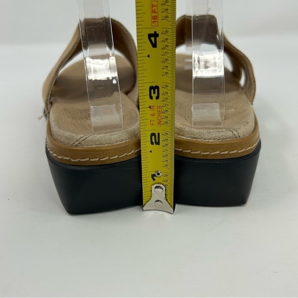 Clarks Light Brown Strappy Leather Slip On Wedge Sandals Size 6 Open Toe - Picture 8 of 13